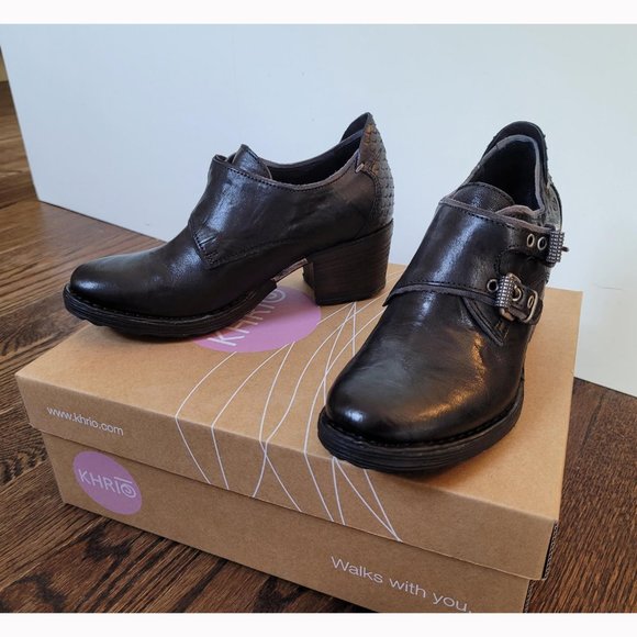 Khrio Black Shoes with Embossed Details (Size 36) - Picture 4 of 9